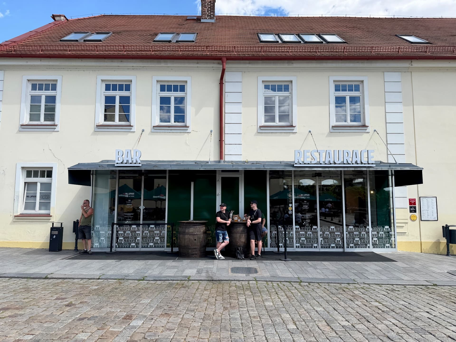 Na Spilce Tank Bar